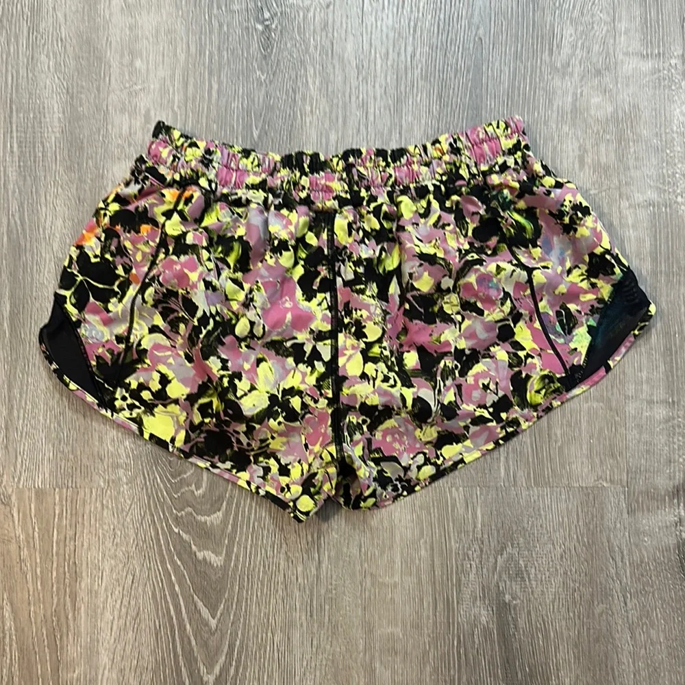Lululemon Hotty Hot Sz 8 Women's Multicolor Athletic Workout Gym Run Yoga Shorts